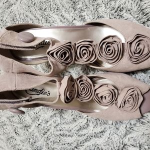NWOT Candies Faux Suede "Taken Blush" 4" Heels with Velcro Button Strap  Size 8M